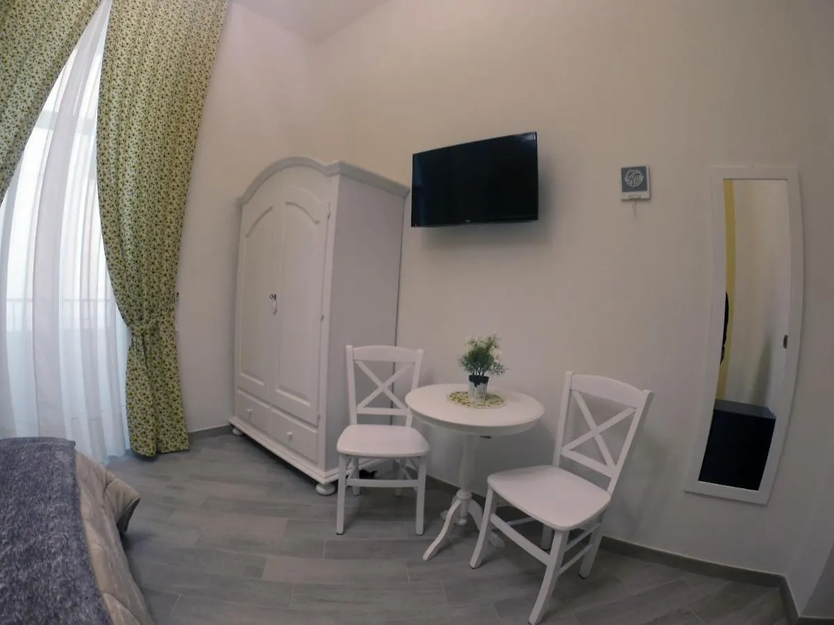 B&B Le Stanze Di Santa Chiara 나폴리 0*,  이탈리아